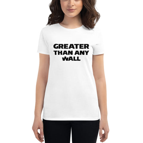 Playera (t-shirt) Mujer letras negras Greater Than Any Wall