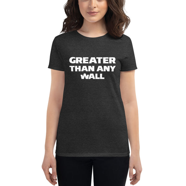 Playera (t-shirt) Mujer letras blancas Greater Than Any Wall